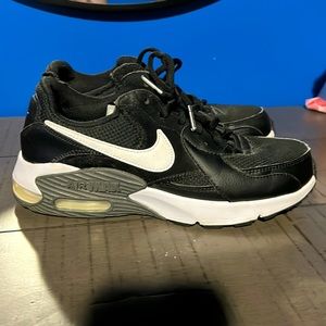 Nike air maxs size 9